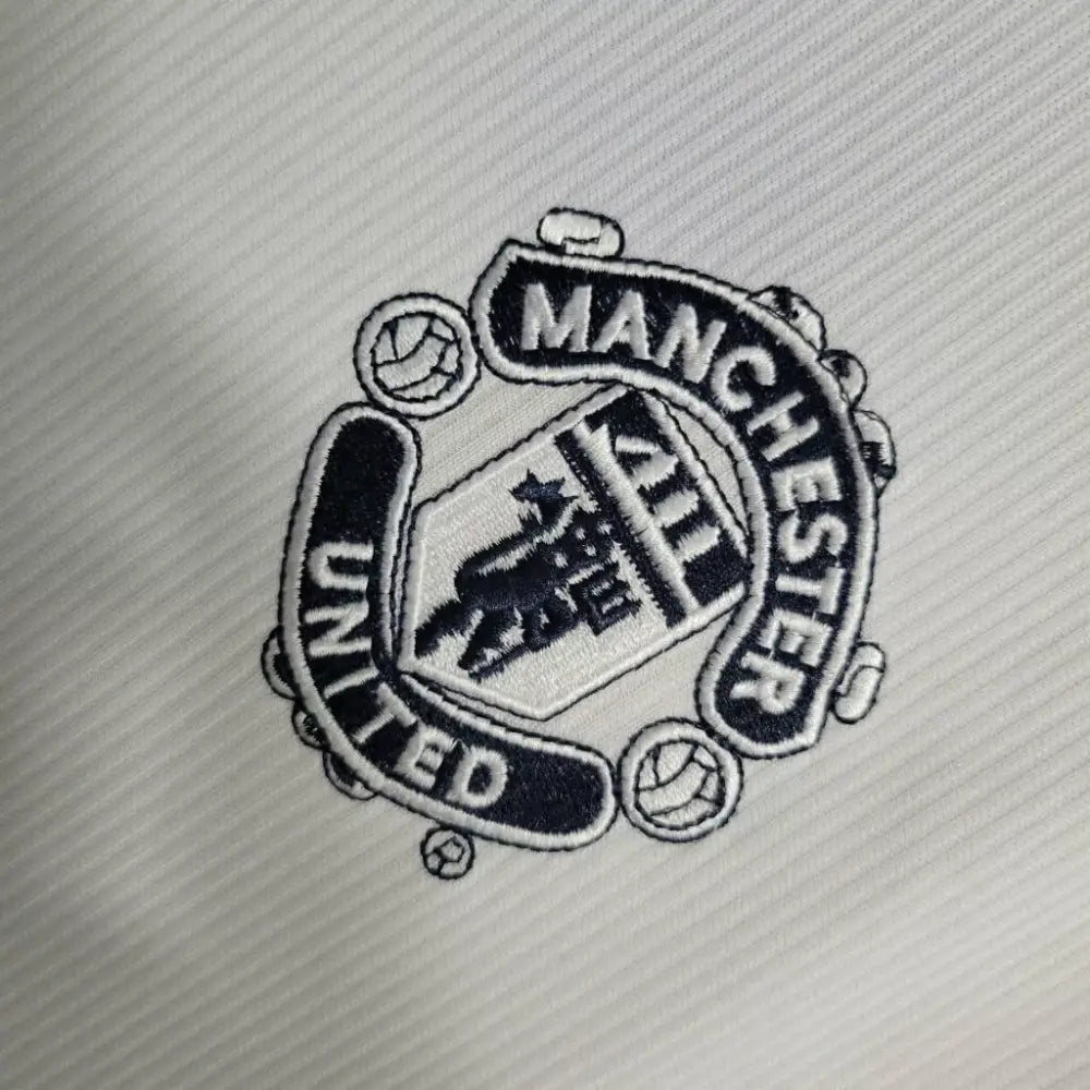 Retro 1999/00 Manchester United Away Shirt Clothing