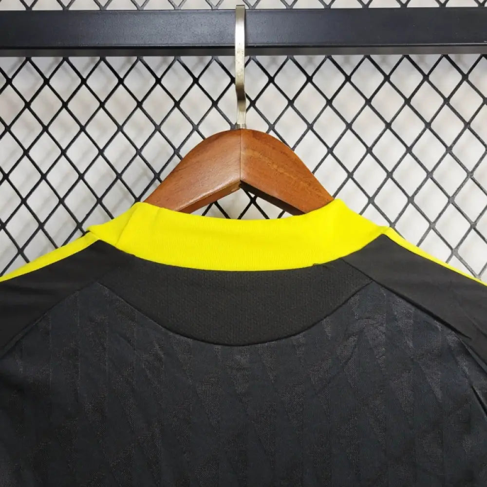 Retro 2010/11 Liv Away Shirt Clothing