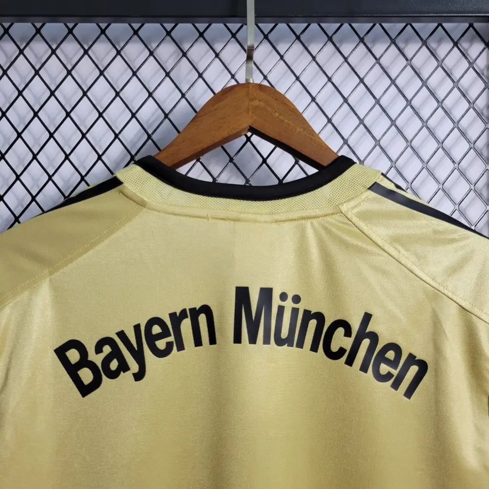 Retro Bayern Munich Away Shirt 2004/05 Clothing
