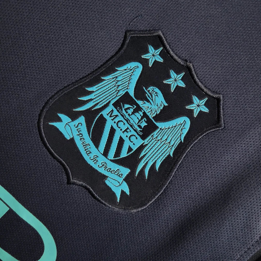 Retro Man City 2015/16 Away Shirt